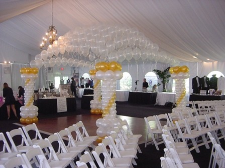Свадебный шатер из воздушных шаров